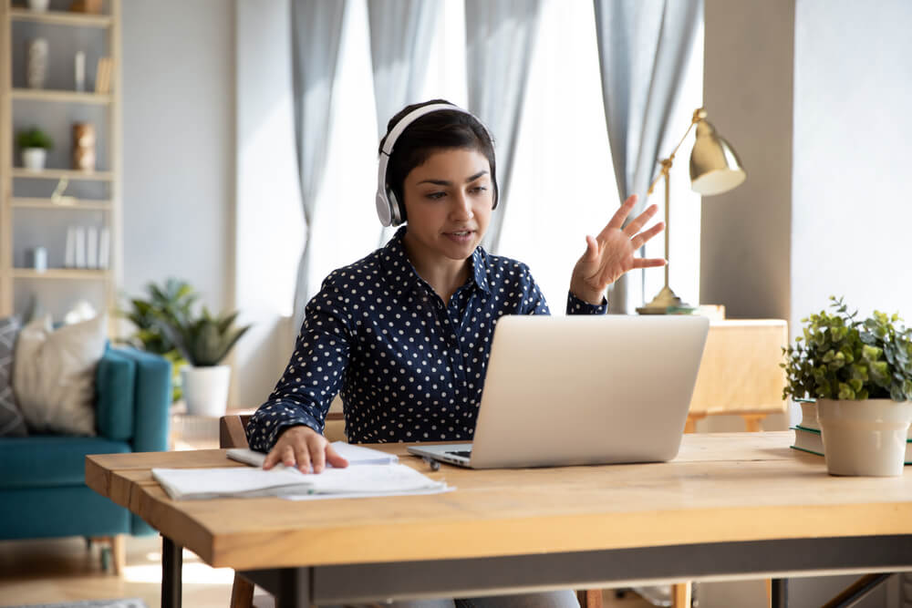 Tận dụng công nghệ AI và ứng dụng luyện IELTS Speaking.