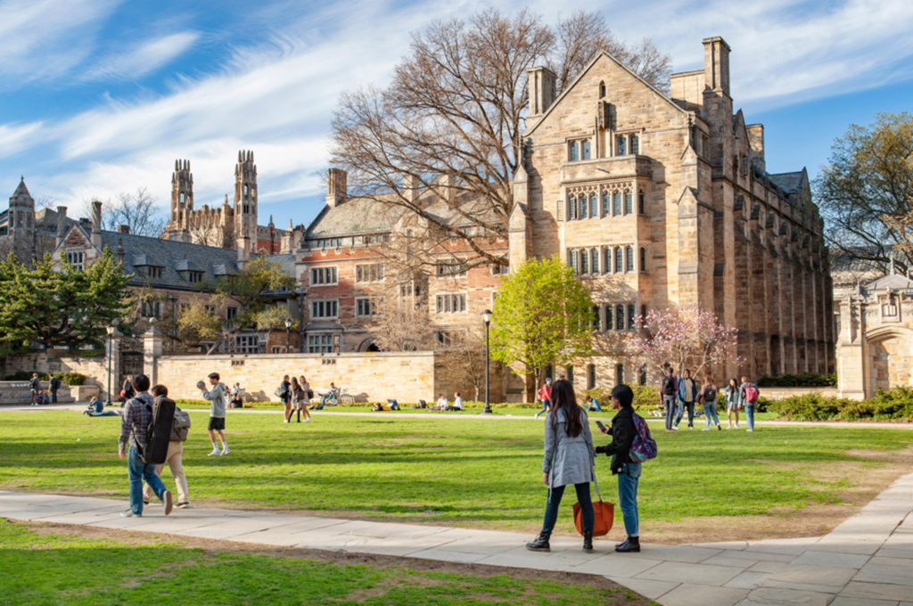 dai-hoc-yale