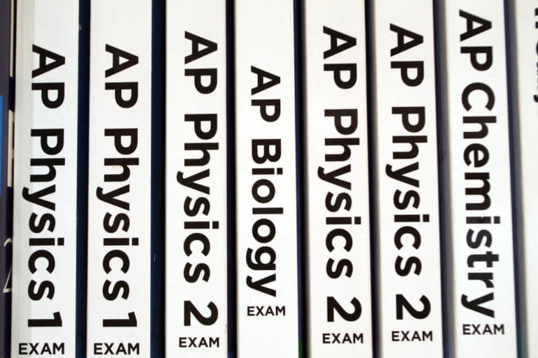 Bạn Nên Tham Gia Những Khóa Học AP Nào? 7 Điều Bạn Nên Cân Nhắc
