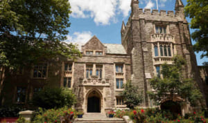 McMaster là trường đại học nghiên cứu công lập tọa lạc tại Hamilton, Ontario, Canada