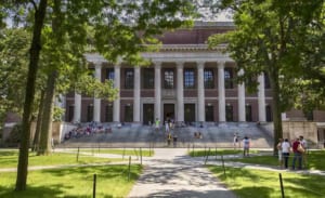 Khuôn viên đại học Harvard là tổng hợp sự đa dạng của các loại kiến trúc khác nhau