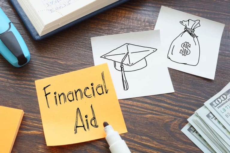 Khám phá cơ hội tài trợ học tập tại các trường đại học hàng đầu của Mỹ cho sinh viên quốc tế