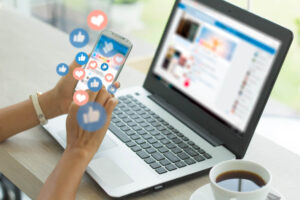 Tránh liên kết các tài khoản mạng xã hội của bạn trên hồ sơ của bạn trừ khi chúng liên quan trực tiếp đến công việc bạn đã làm trong suốt quá trình học trung học