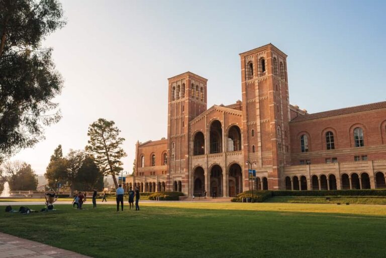 Làm thế nào để ghi điểm tuyệt đối với hội đồng tuyển sinh UCLA