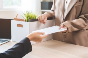 Việc xin thư giới thiệu vào phút chót không chỉ gây áp lực quá mức cho người giới thiệu mà còn ảnh hưởng đến chất lượng của lá thư họ viết.