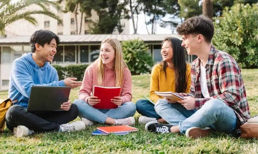 Kết bạn cùng các bạn đồng trang lứa tại chương trình hè
